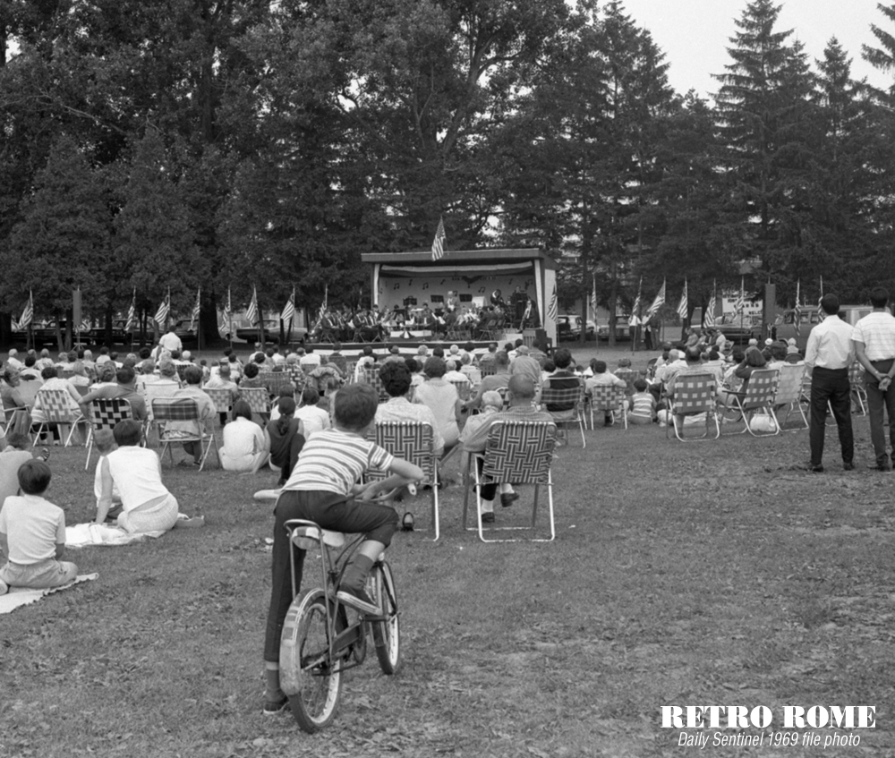 07041969_bandstand_01_1000